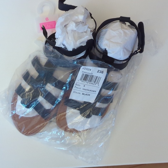 Girls Black Gladiator Sandals NWT - Picture 1 of 6